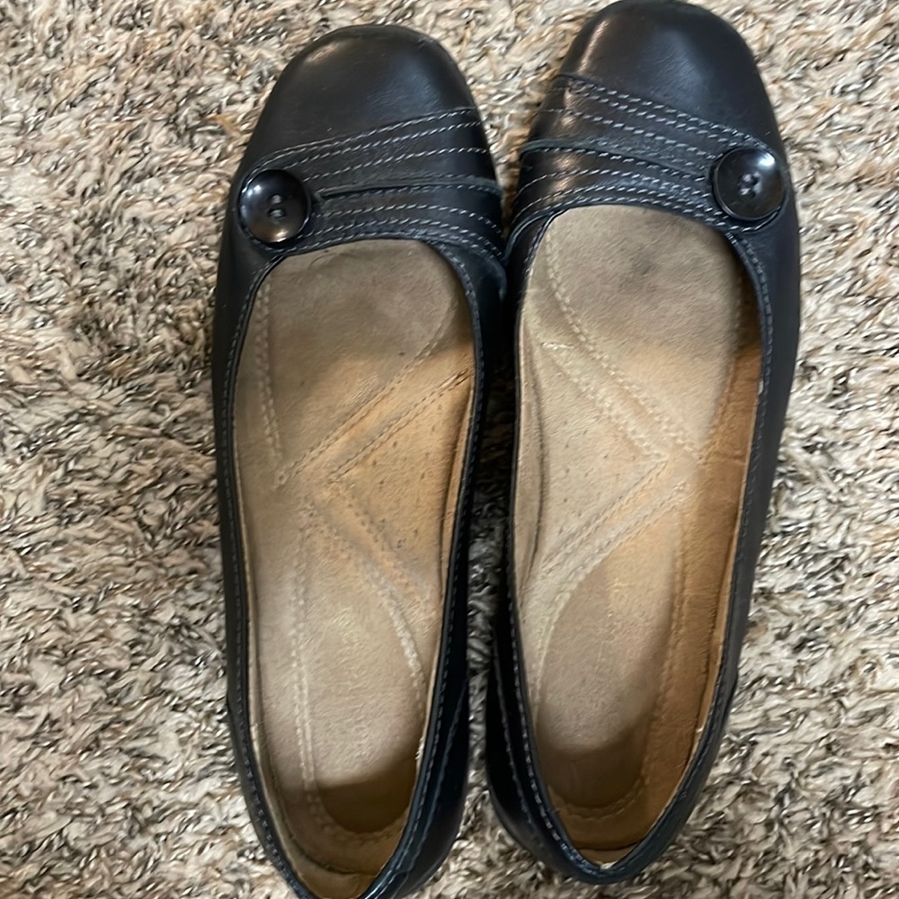 Women’s size 7 dress shoes